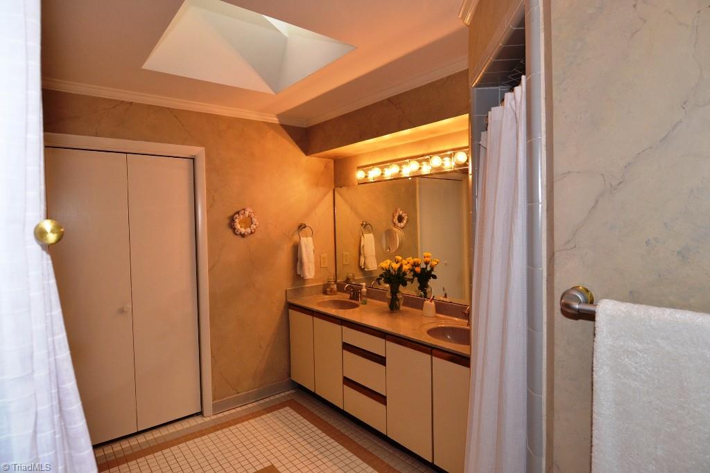 6903 Ridge Haven Road Greensboro, NC 27410 - Photo 10 of 27 Master Bath