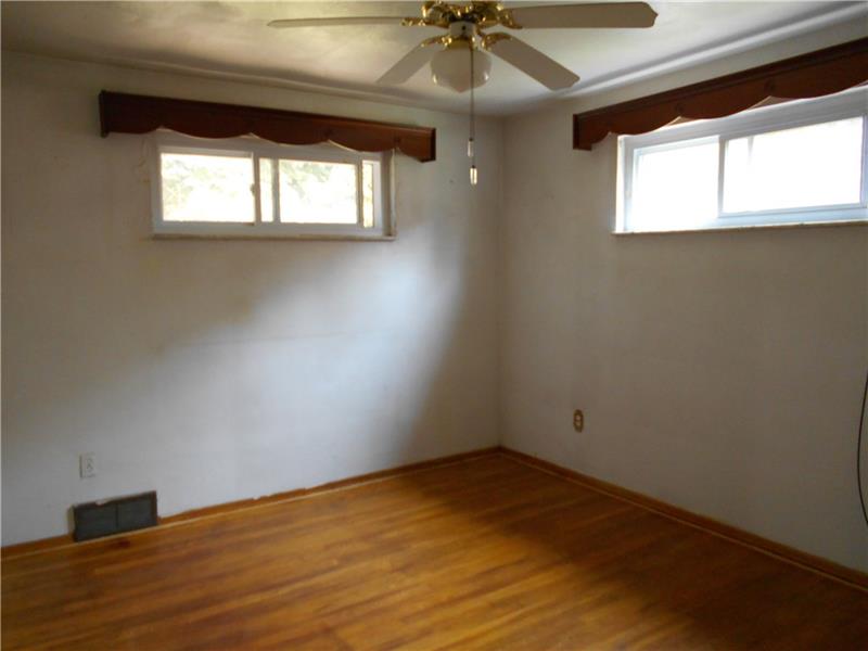 402 Hochberg Road Monroeville, PA 15146 - Photo 17 of 25 Master bedroom measures 11x10.