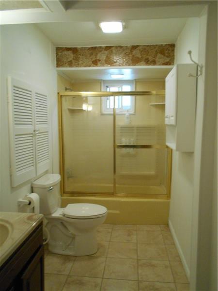 402 Hochberg Road Monroeville, PA 15146 - Photo 19 of 25 Full bath on main floor measures 11x4.