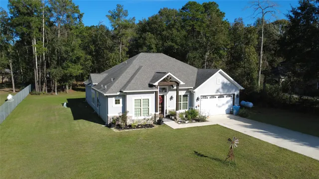 a view of house with garden
