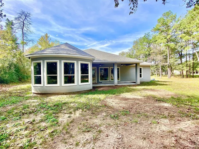 a view of a house with a backyard
