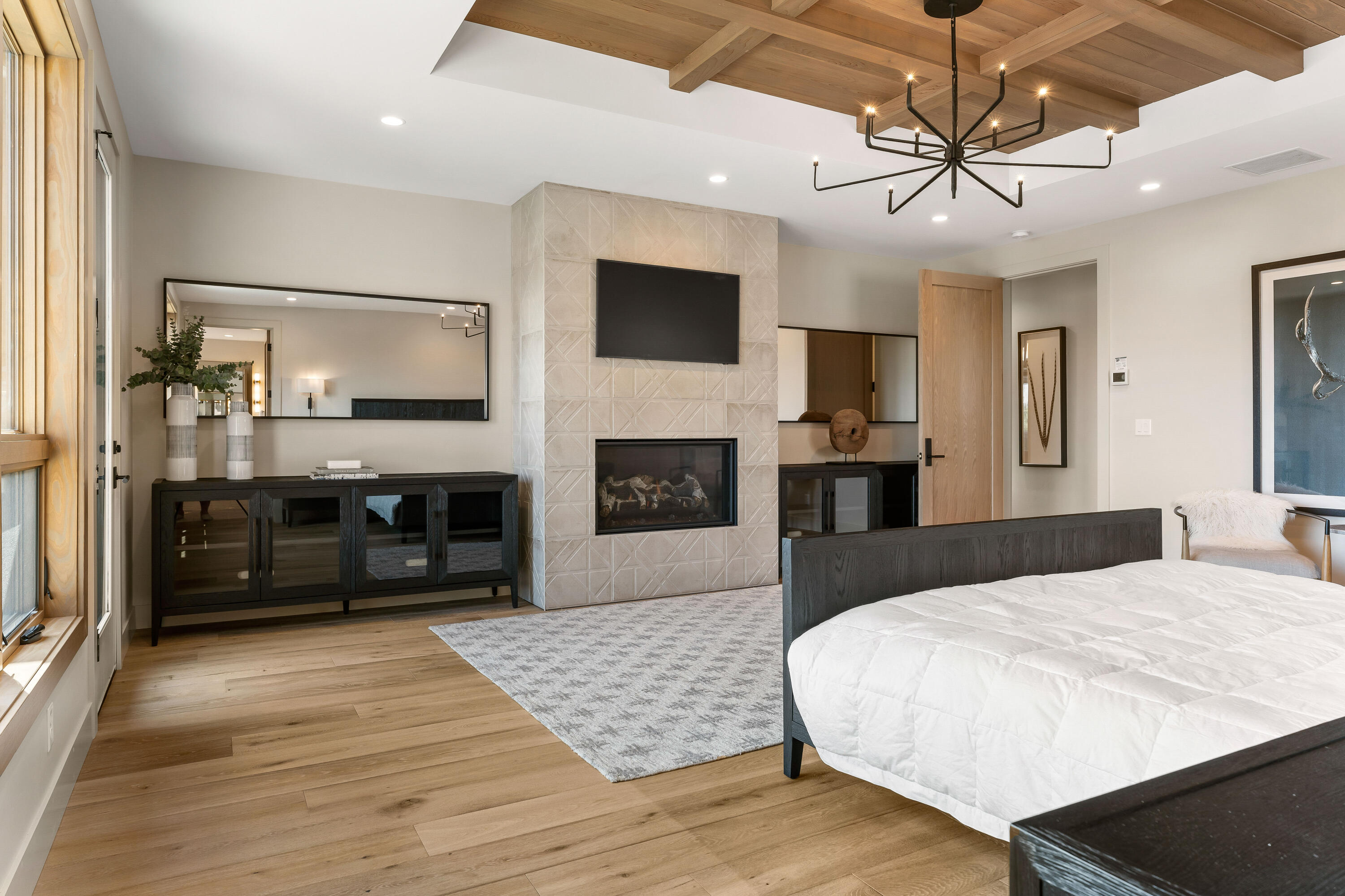 56878 River Road, Unit 2 Sunriver, OR 97707 - Photo 29 of 67 Primary Bedroom Suite #1