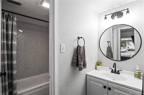 $214,250 | 9725 East Harvard Avenue, Unit 387, Denver, CO 80231