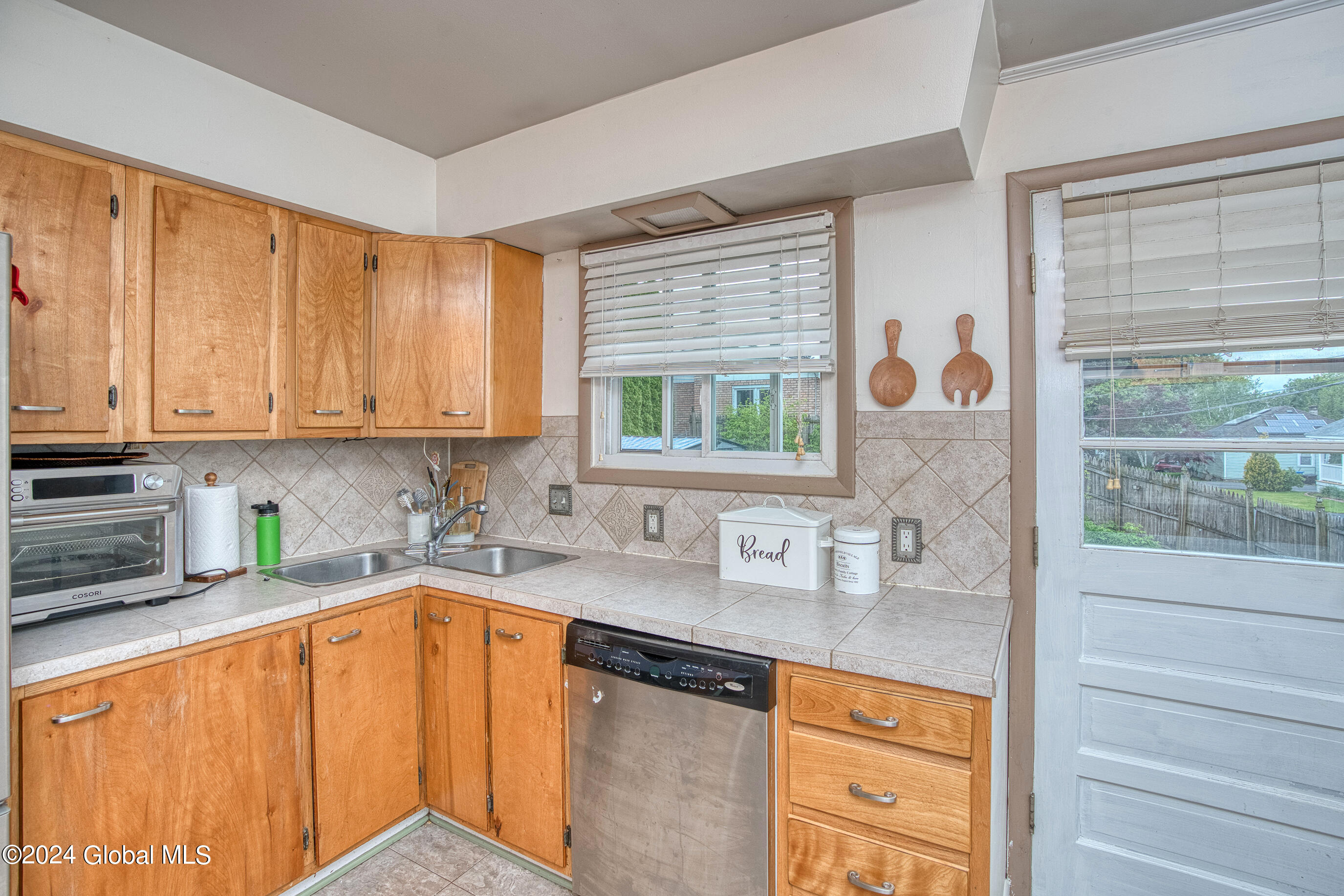 122 Russell Road Albany, NY 12203 - Photo 15 of 39 024-122-Russell-Rd