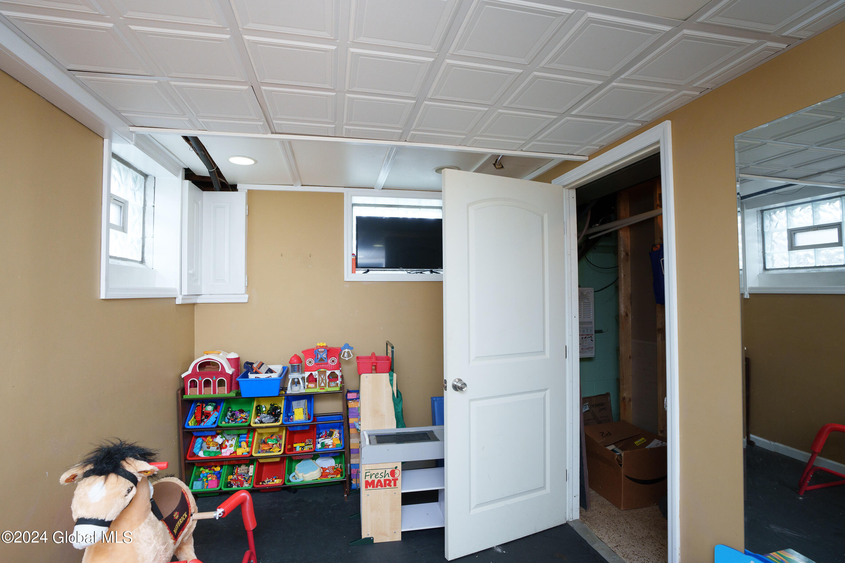 122 Russell Road Albany, NY 12203 - Photo 17 of 39 051-122-Russell-Rd