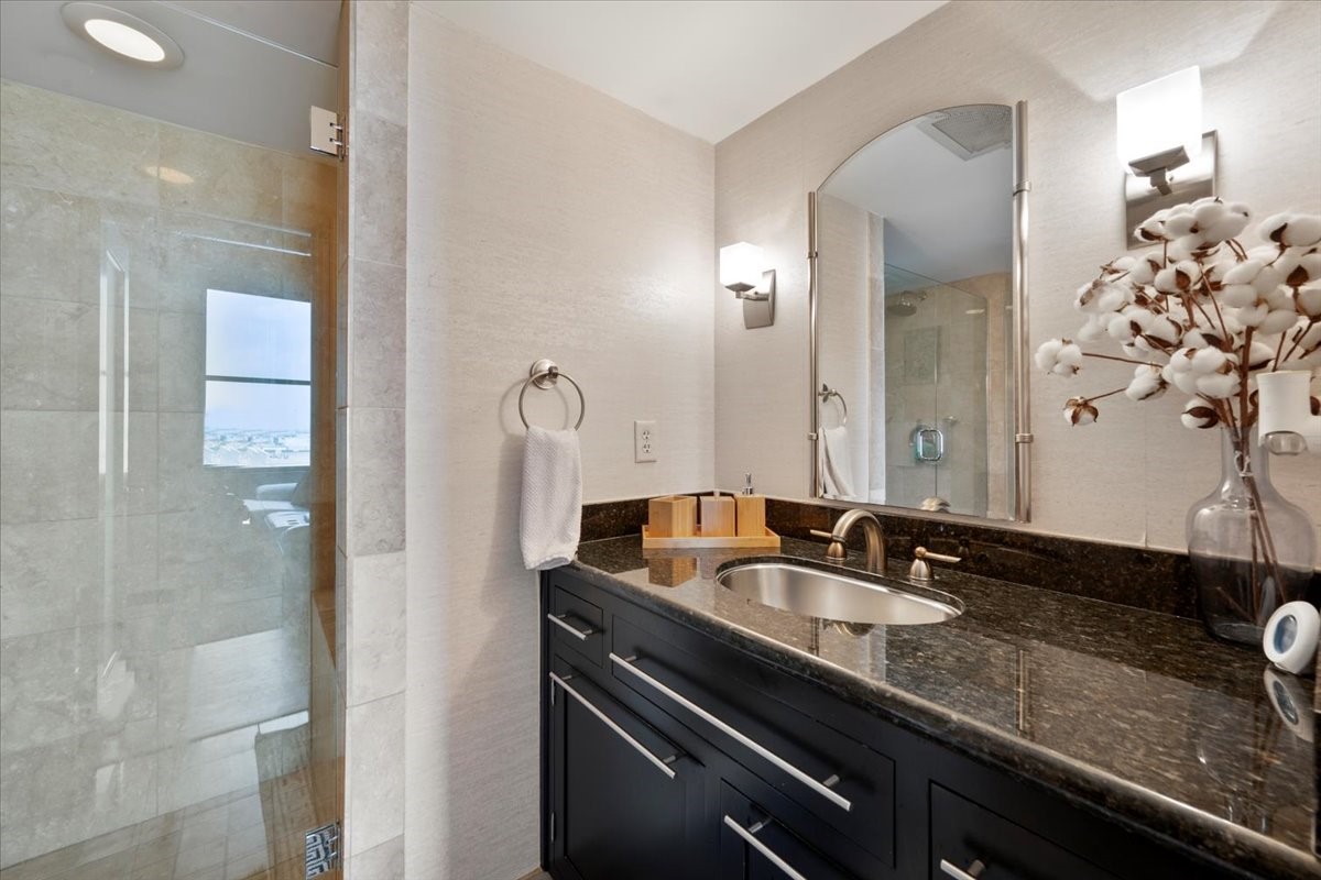 915 Franklin Street, Unit 9G Houston, TX 77002 - Photo 11 of 33