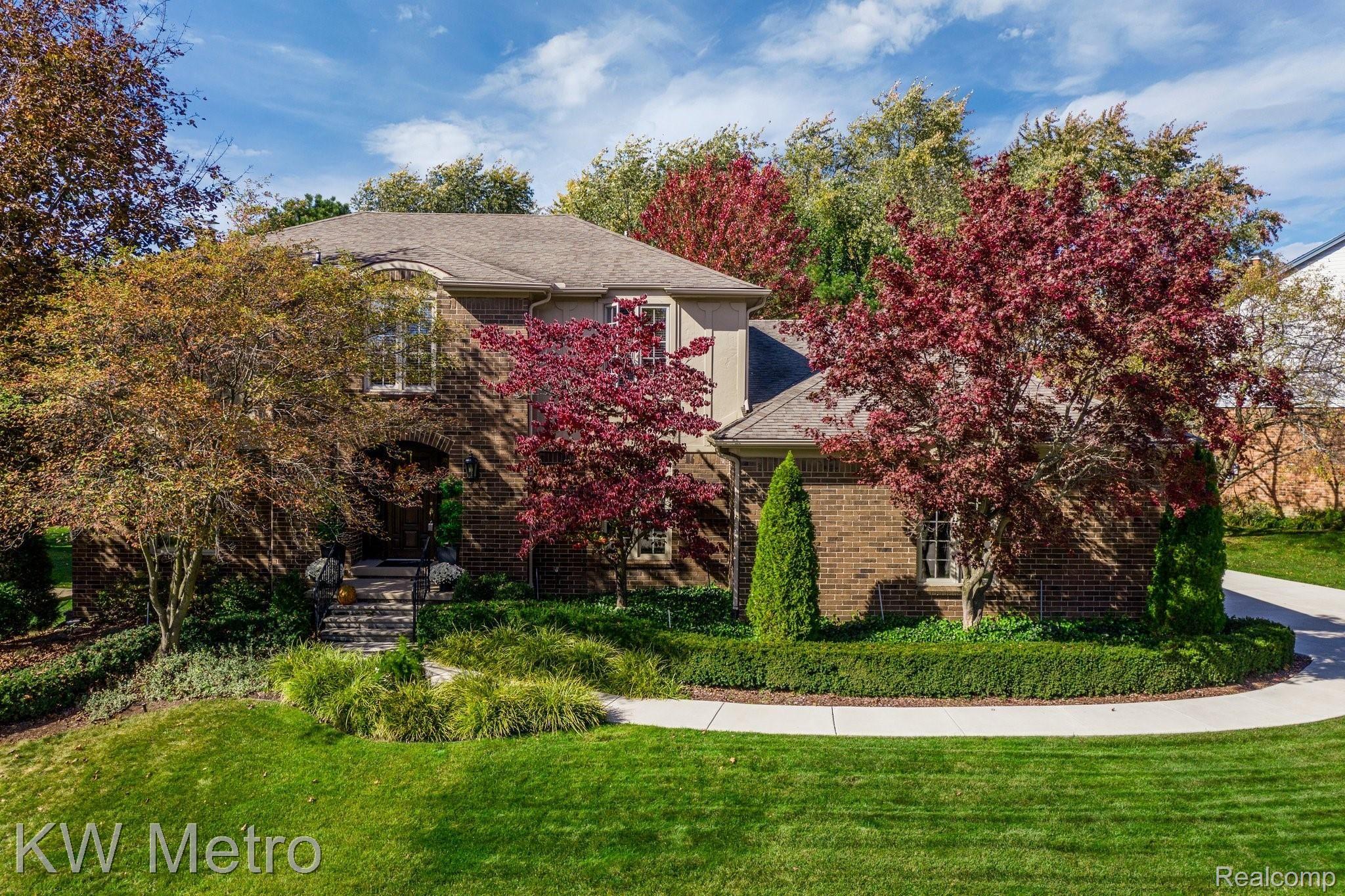 323 Shellbourne Drive Rochester, MI 48309 - Photo 58 of 62 Landscaping is so well done in your new home.