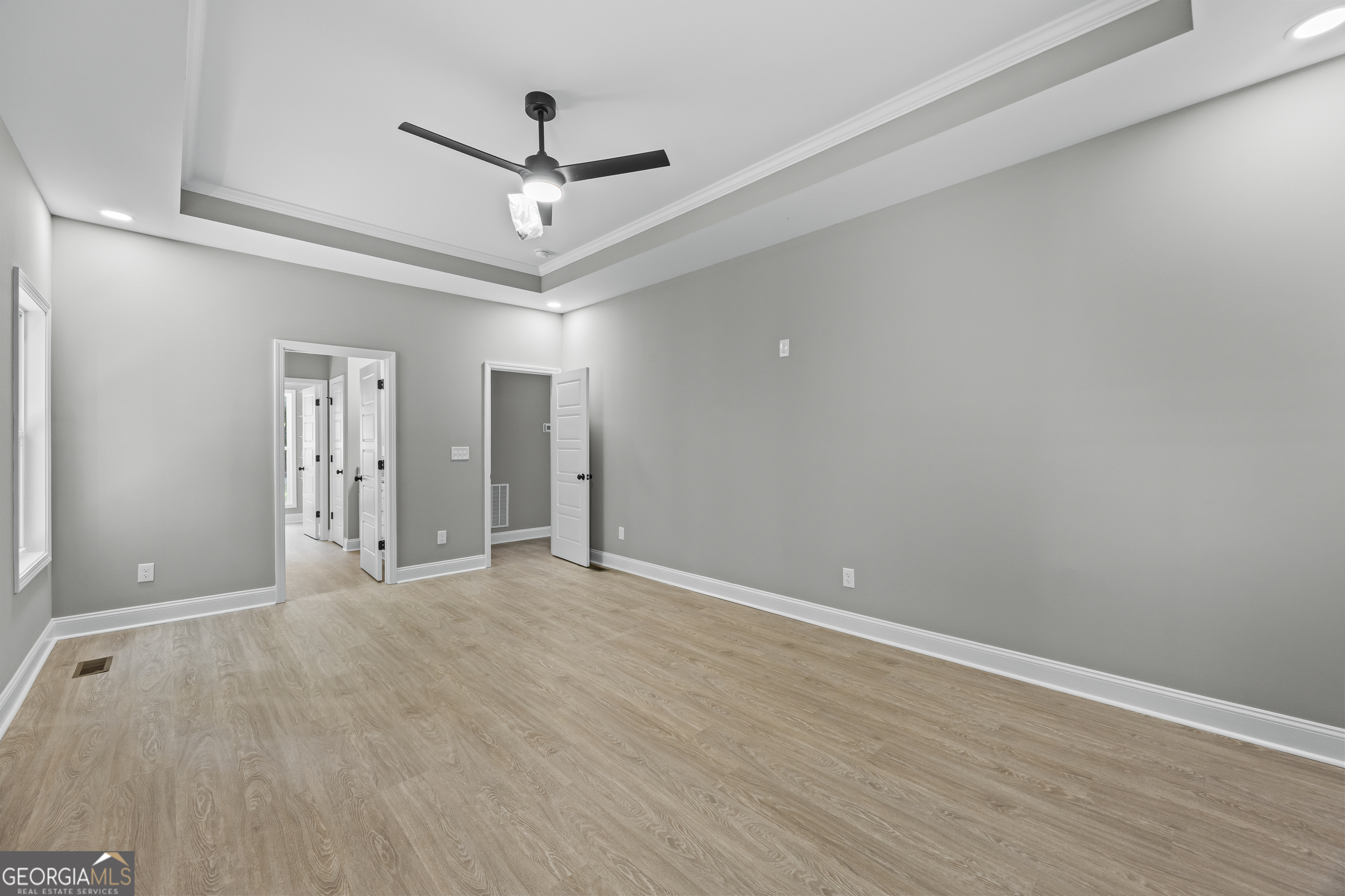 119 Gordon Road Commerce, GA 30530 - Photo 16 of 40 a view of empty room with wooden floor and ceiling fan