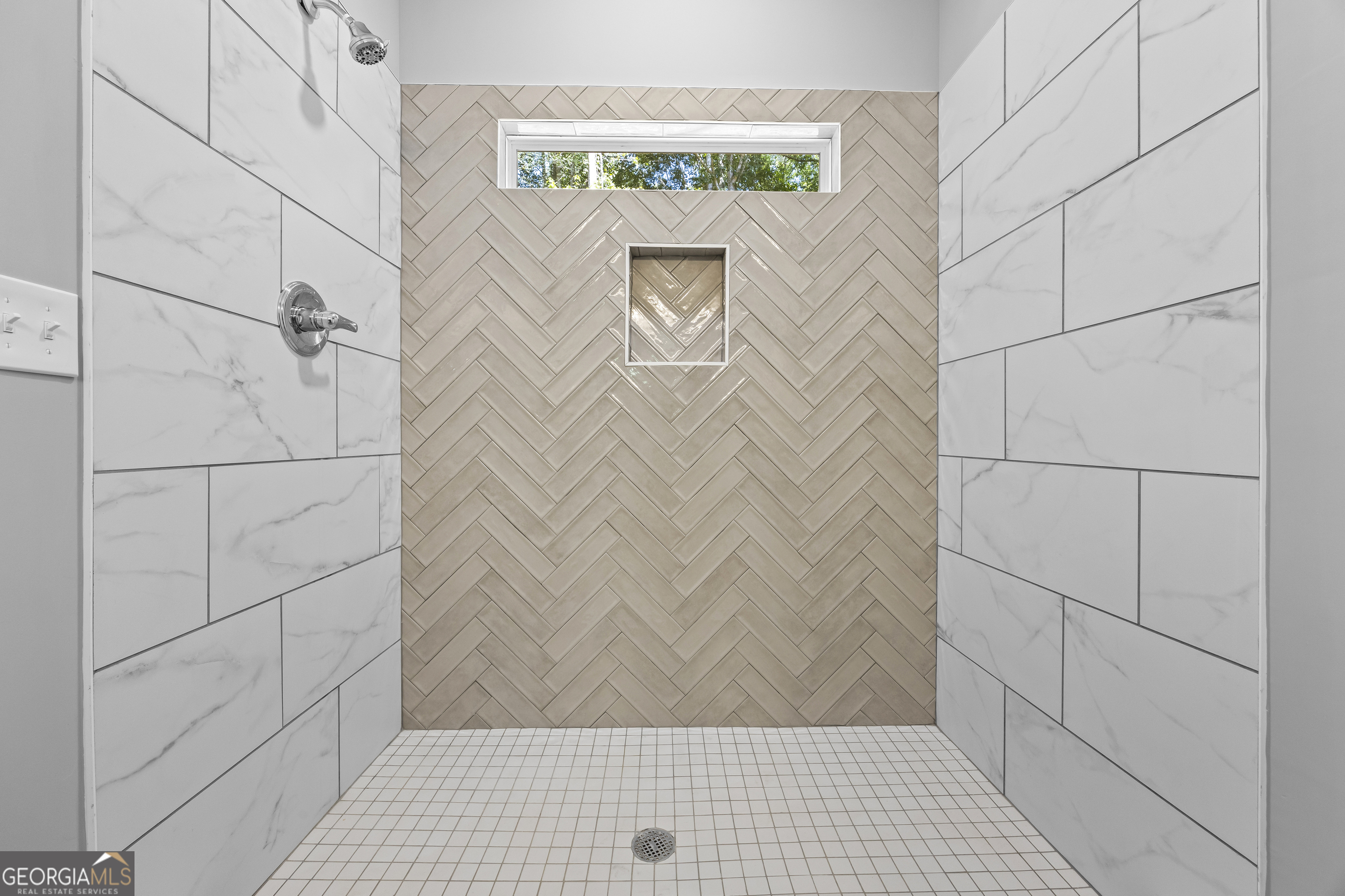 119 Gordon Road Commerce, GA 30530 - Photo 19 of 40 a bathroom with a shower