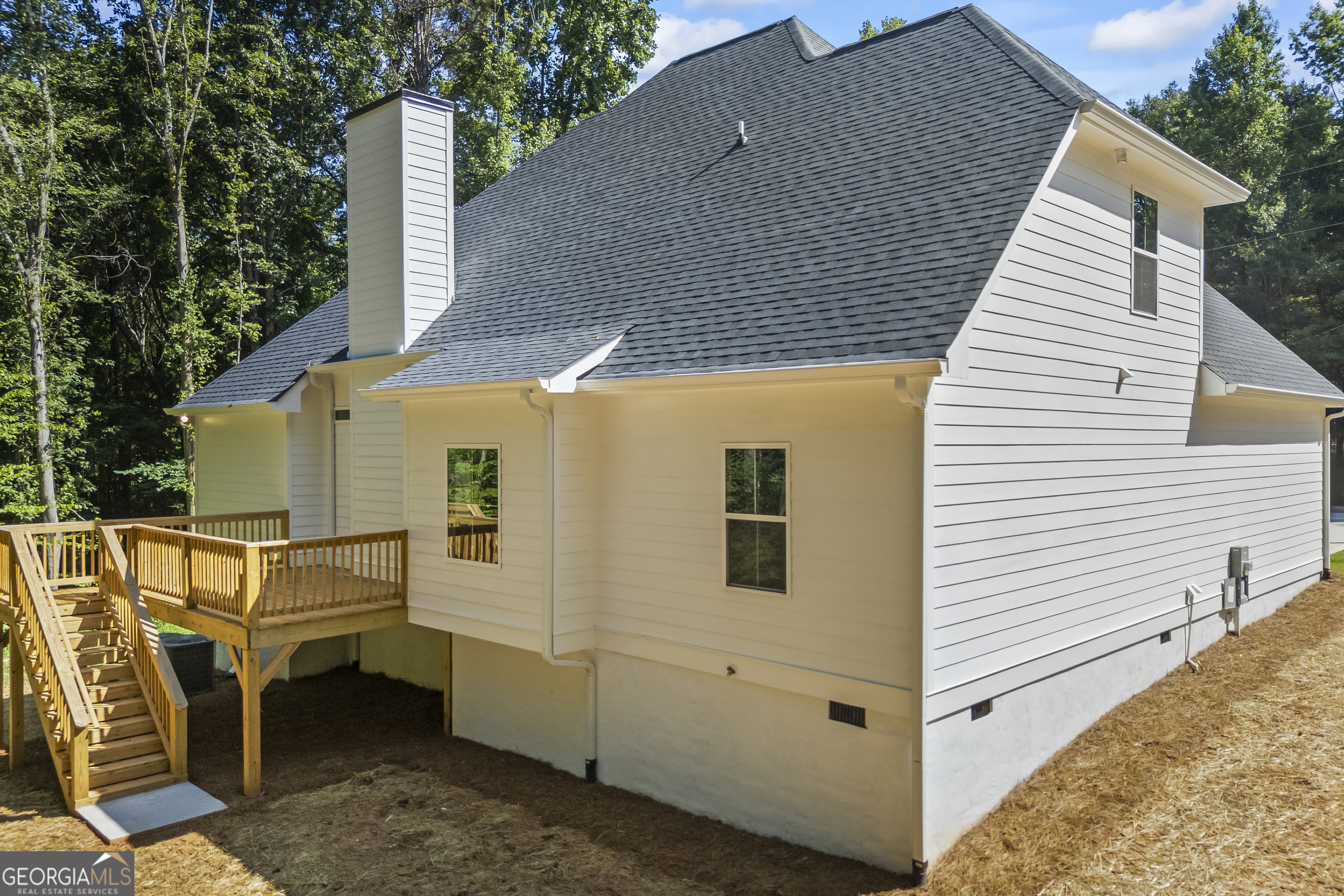 119 Gordon Road Commerce, GA 30530 - Photo 32 of 40 a view of a patio with table and chairs with wooden floor and fence