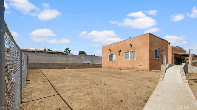 a view of a houses with a yard