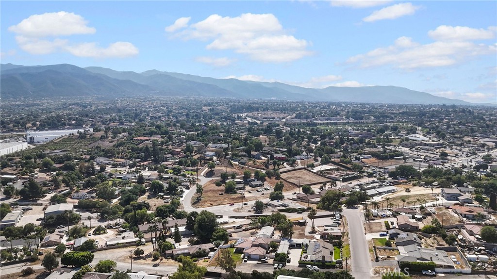 8035 Santa Rita Street Corona, CA 92881 - Photo 36 of 37 an aerial view of residential house with green space