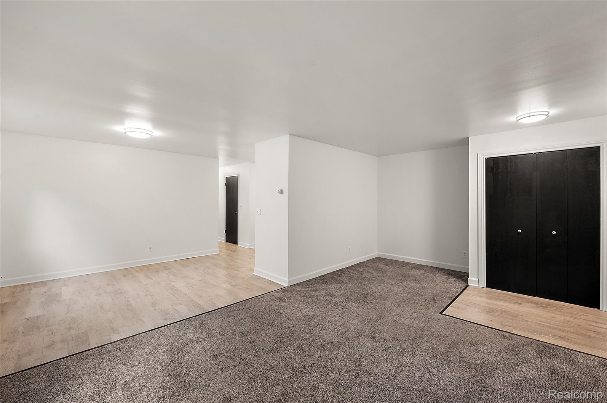 384 West Drahner Road, Unit C12 Oxford, MI 48371 - Photo 10 of 26 08-380 W Drahner Rd C12-8.jpg