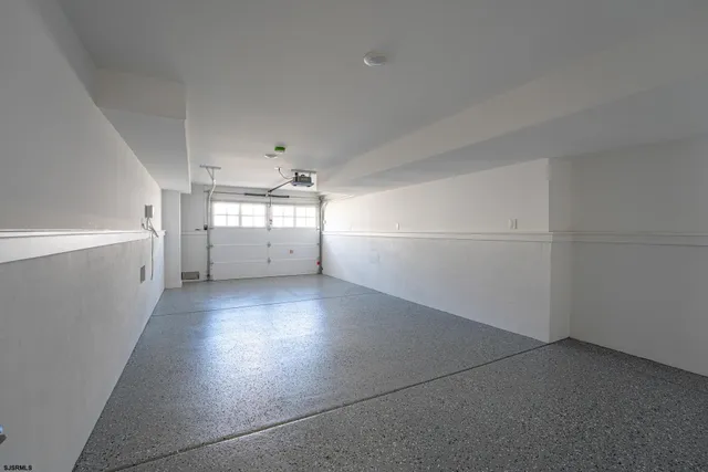 an empty room with windows and pillars in it