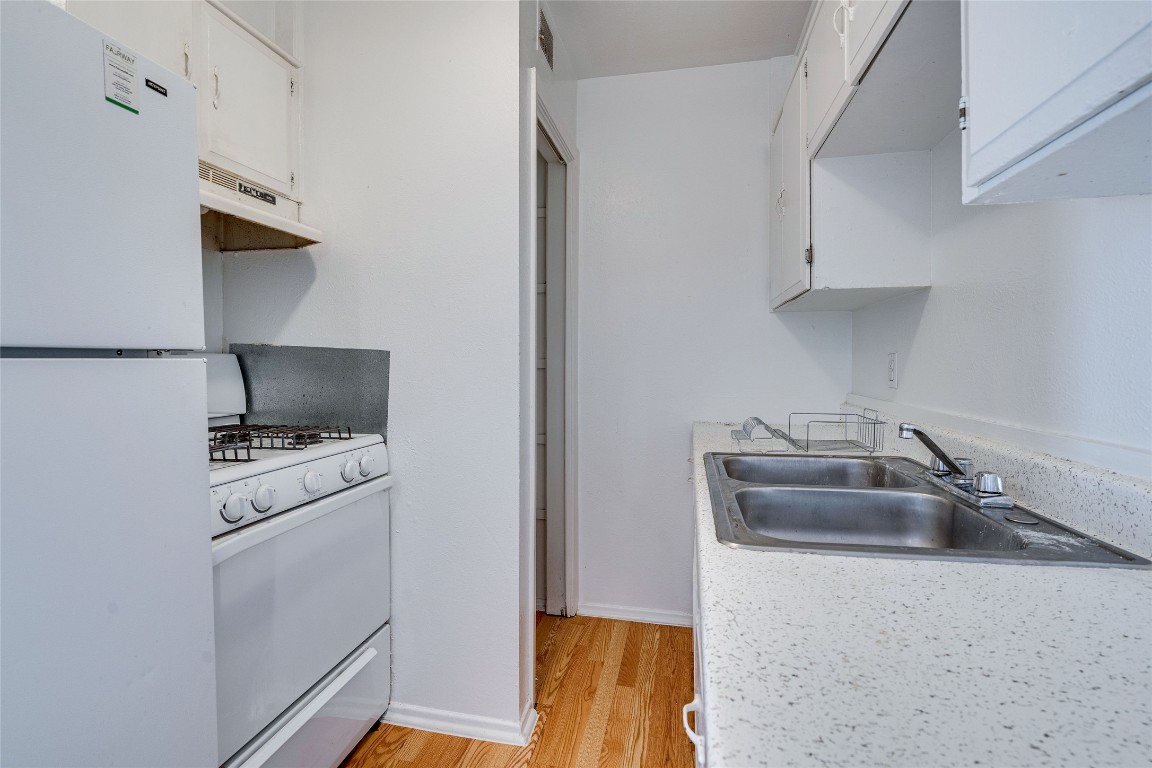 307 East 31st Street, Unit 205 Austin, TX 78705 - Photo 13 of 35 a kitchen that has a sink and a stove