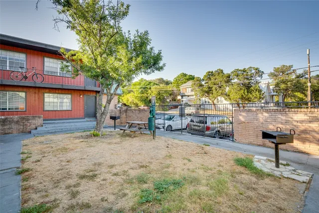 $875 | 307 East 31st Street, Unit 205, Austin, TX 78705