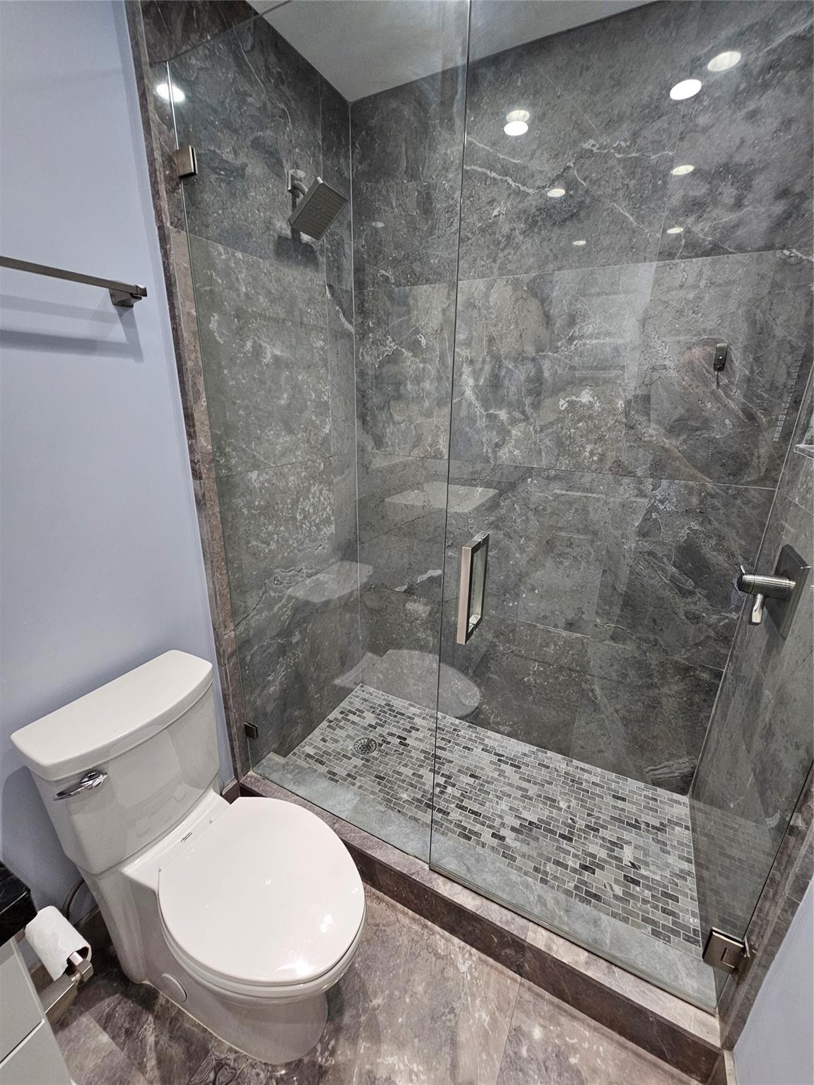 5770 Coach House Circle, Unit F Boca Raton, FL 33486 - Photo 13 of 21 Bathroom #2