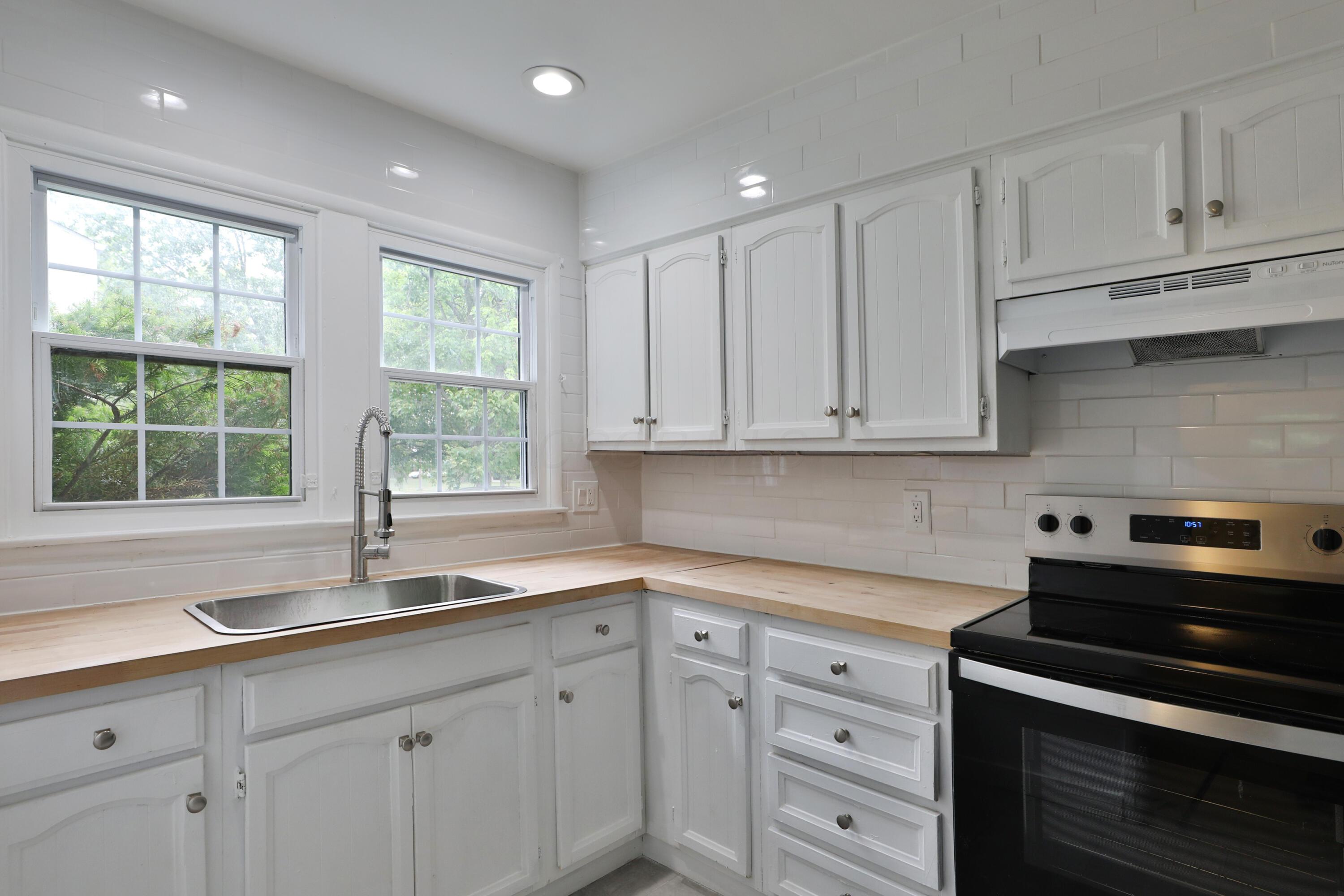 435 North Murray Hill Road Columbus, OH 43228 - Photo 9 of 33