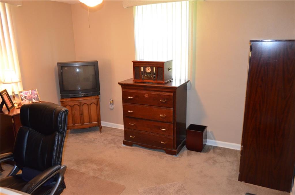 474 Haverhill Road Mt. Lebanon, PA 15228 - Photo 11 of 20 Bedroom 2
