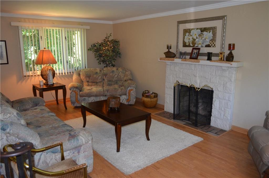474 Haverhill Road Mt. Lebanon, PA 15228 - Photo 12 of 20 Additional view of the living room