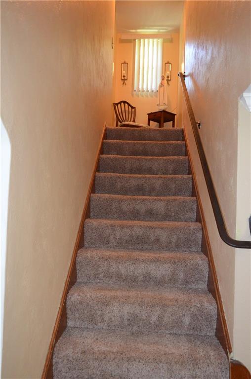 474 Haverhill Road Mt. Lebanon, PA 15228 - Photo 5 of 20 Updated Carpet, approx 2 years old on steps and upstairs