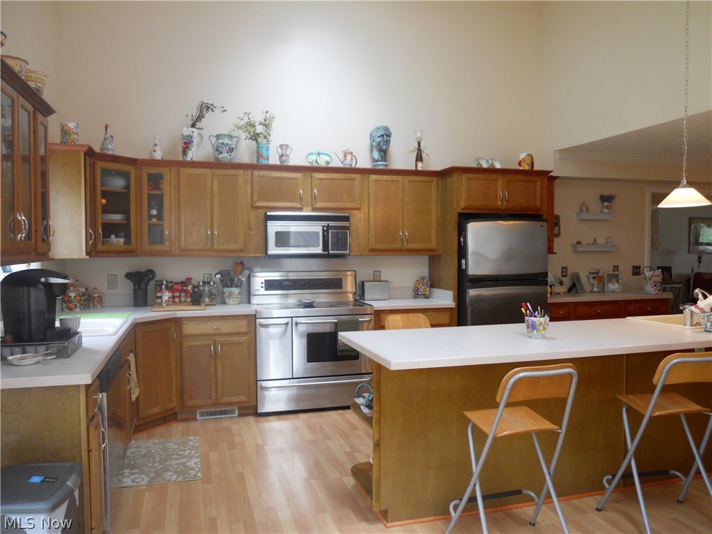6266 Liberty Road Solon, OH 44139 - Photo 11 of 23 Wrap around cabinets!