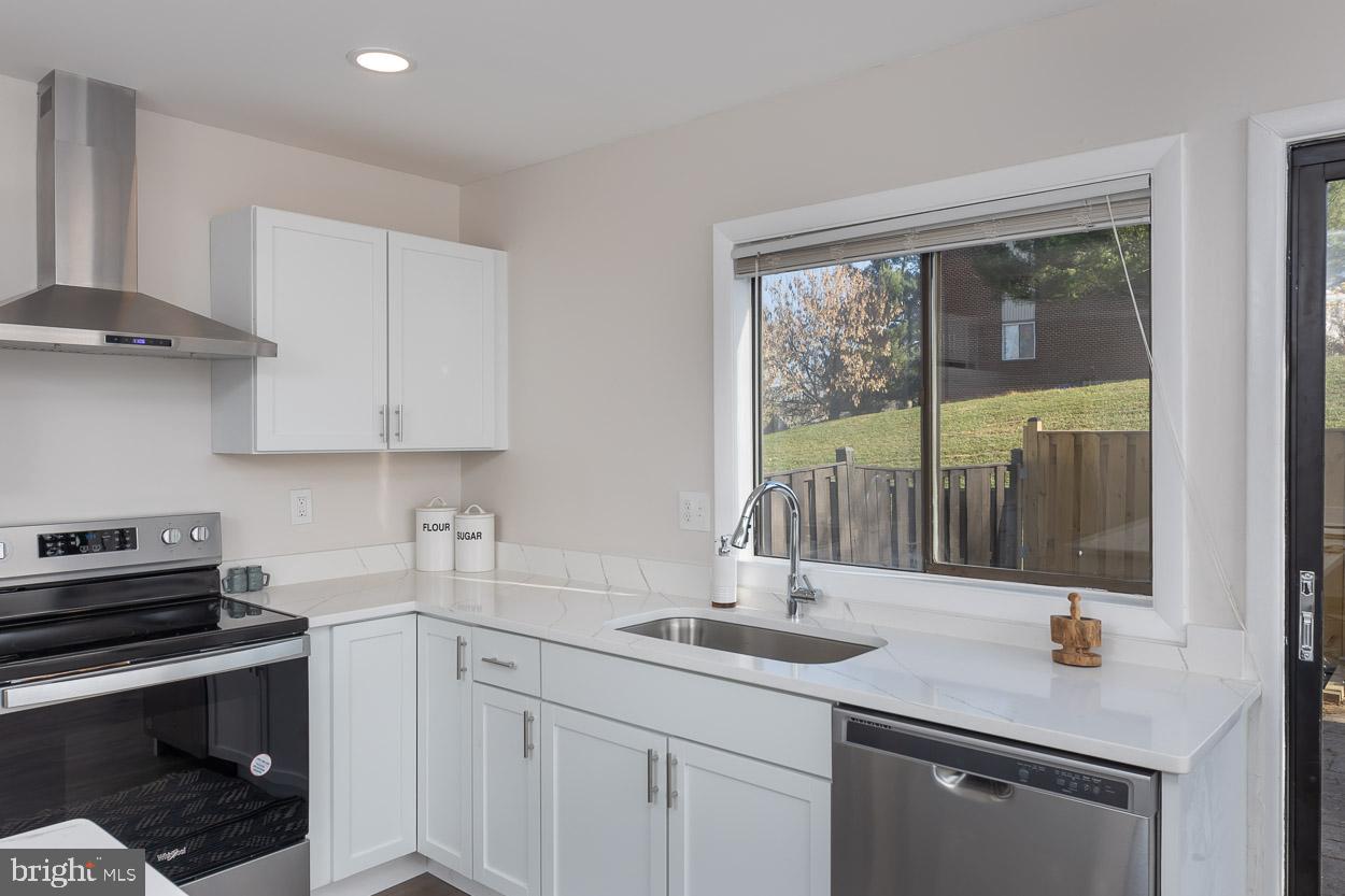 9054 Centerway Road Gaithersburg, MD 20879 - Photo 4 of 40