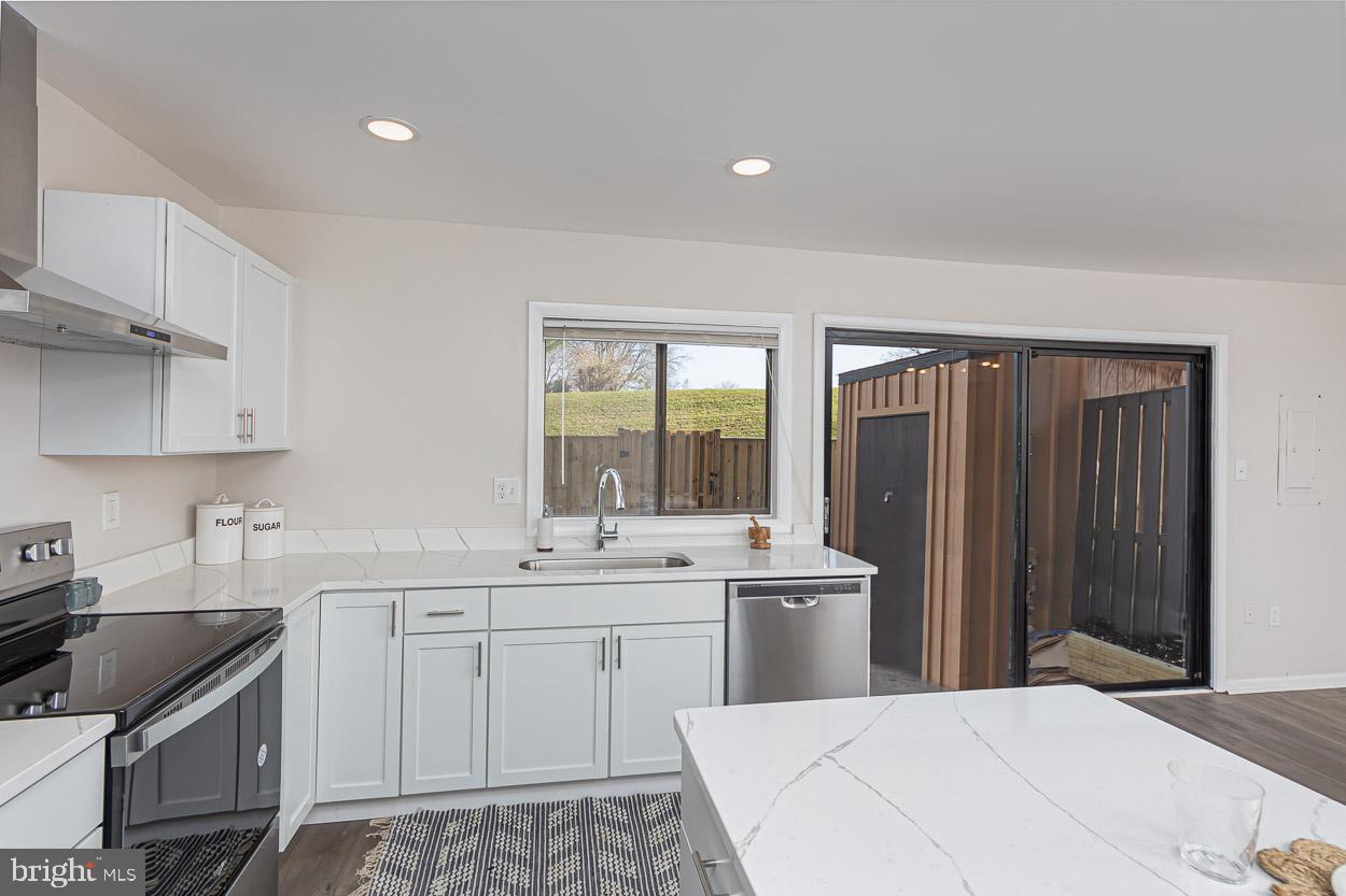9054 Centerway Road Gaithersburg, MD 20879 - Photo 5 of 40