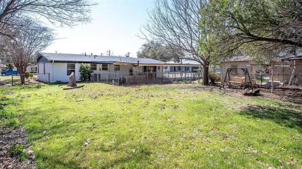 $126,000 | 1116 West Howard Street, Olney, TX 76374