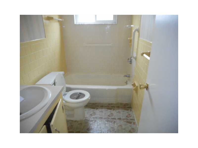 34 Ridgeway Drive Warren, RI 02885 - Photo 7 of 14 Bathroom.