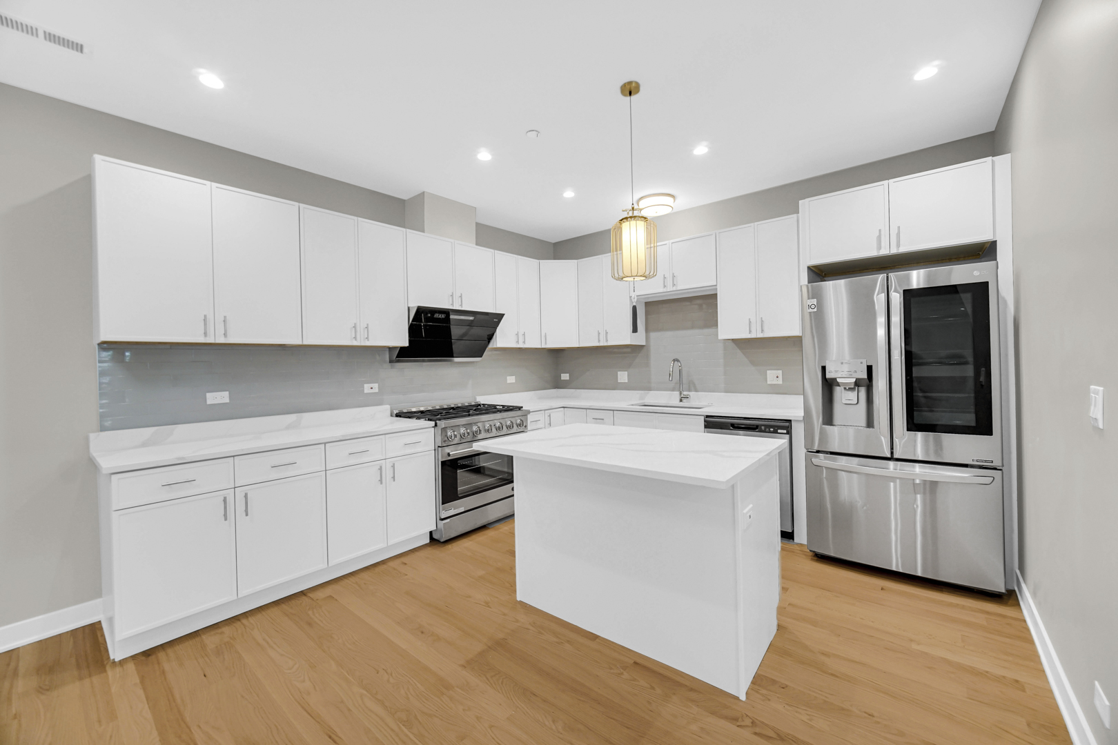 3225 South Halsted Street, Unit 2 Chicago, IL 60608 - Photo 8 of 23