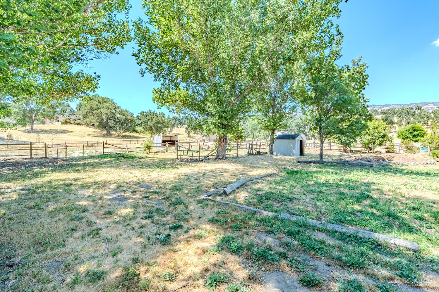 29741 North Lower Valley Road Tehachapi, CA 93561 - Photo 19 of 26 Gallery Image 19