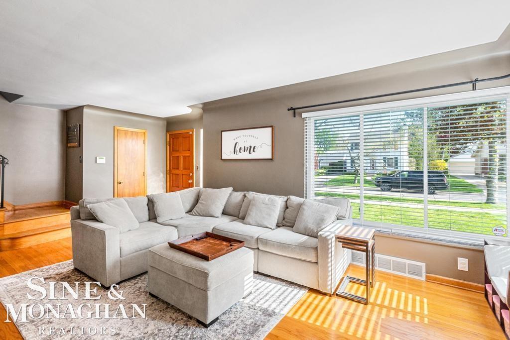 1075 Hawthorne Road Grosse Pointe, MI 48236 - Photo 3 of 39