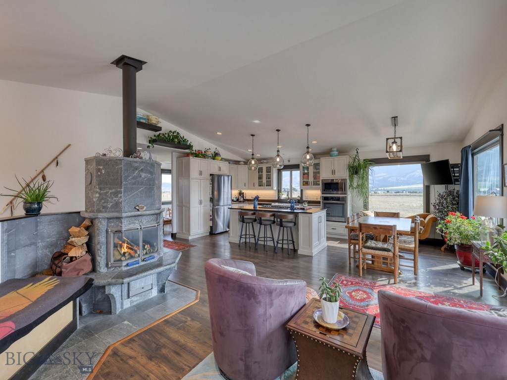 80 Glengarry Road Livingston, MT 59047 - Photo 2 of 79 Living Room