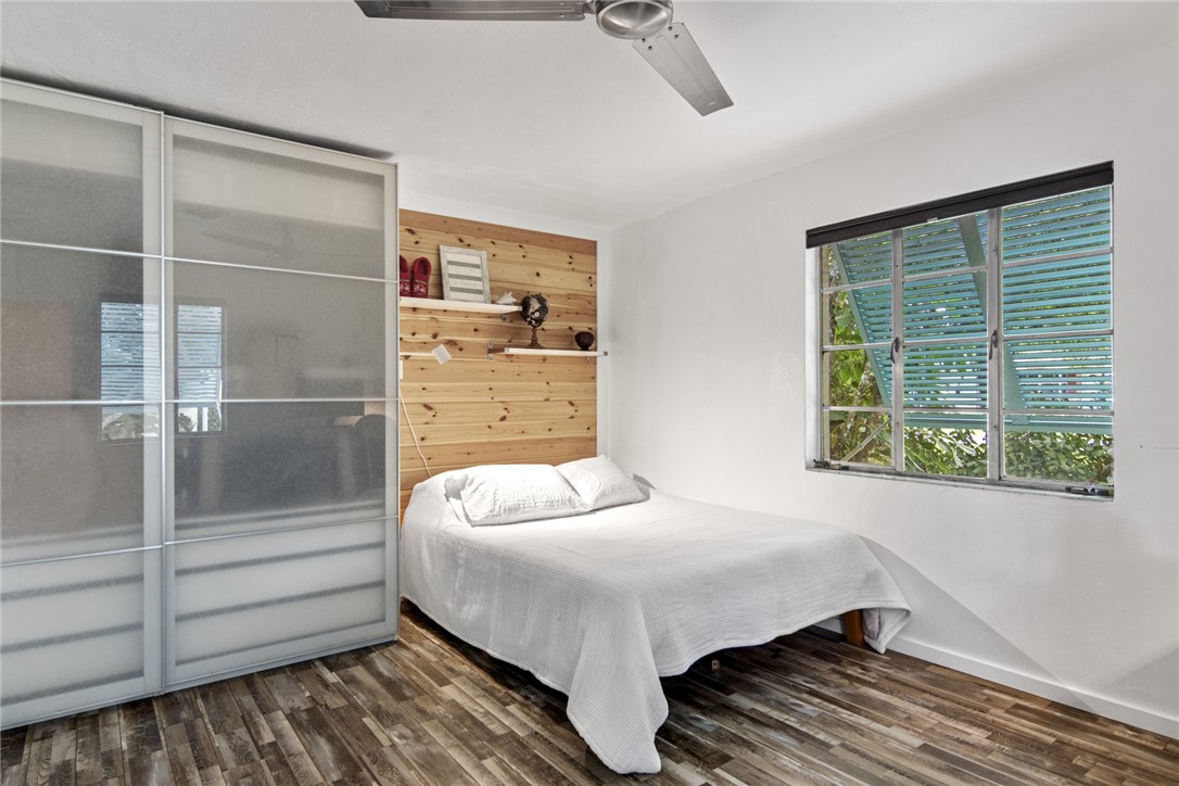 1908 37th Avenue Vero Beach, FL 32960 - Photo 21 of 34 a bedroom with a bed and a window