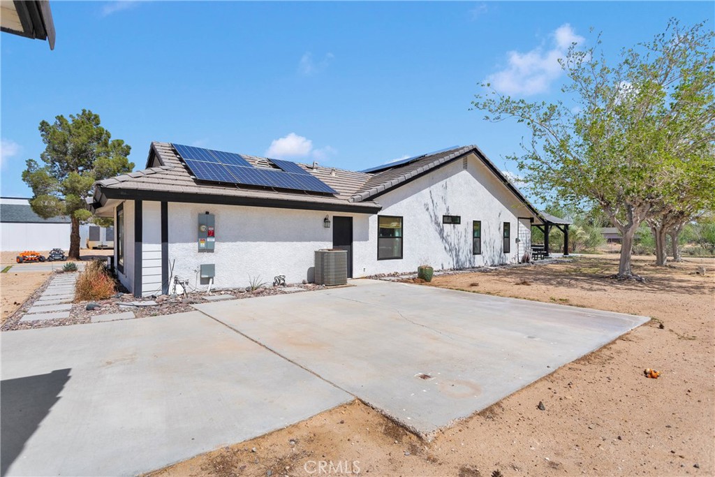 37077 Coyote Lake Road Newberry Springs, CA 92365 - Photo 33 of 58 a house with yard in front of it