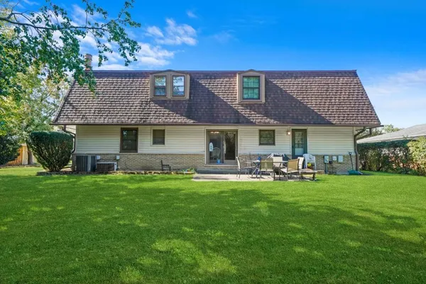$500,000 | 245 Tanglewood Court, Elk Grove Village, IL 60007