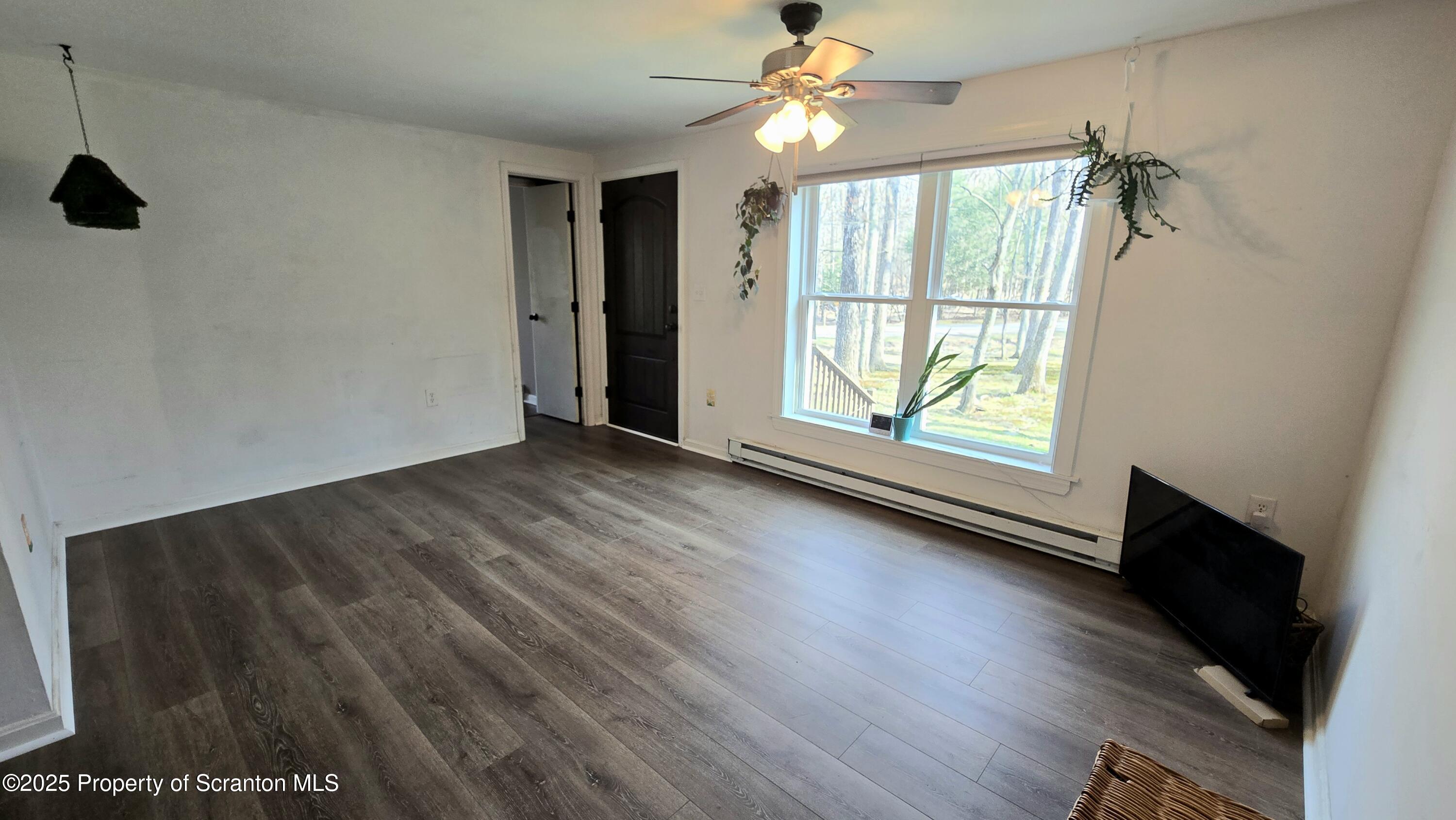 237 Mohican Road Canadensis, PA 18325 - Photo 3 of 33 1000072810