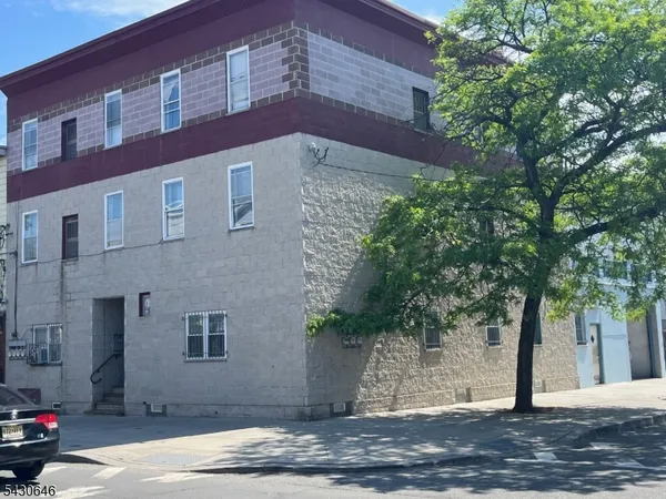 $2,300 | 92 Pacific Street, Newark, NJ 07105