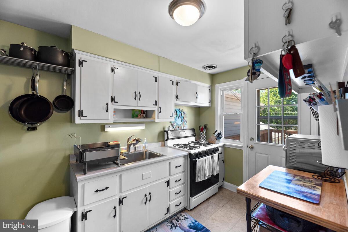 1023 Downton Road Baltimore, MD 21227 - Photo 11 of 37