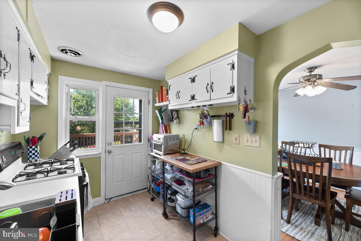 1023 Downton Road Baltimore, MD 21227 - Photo 13 of 37