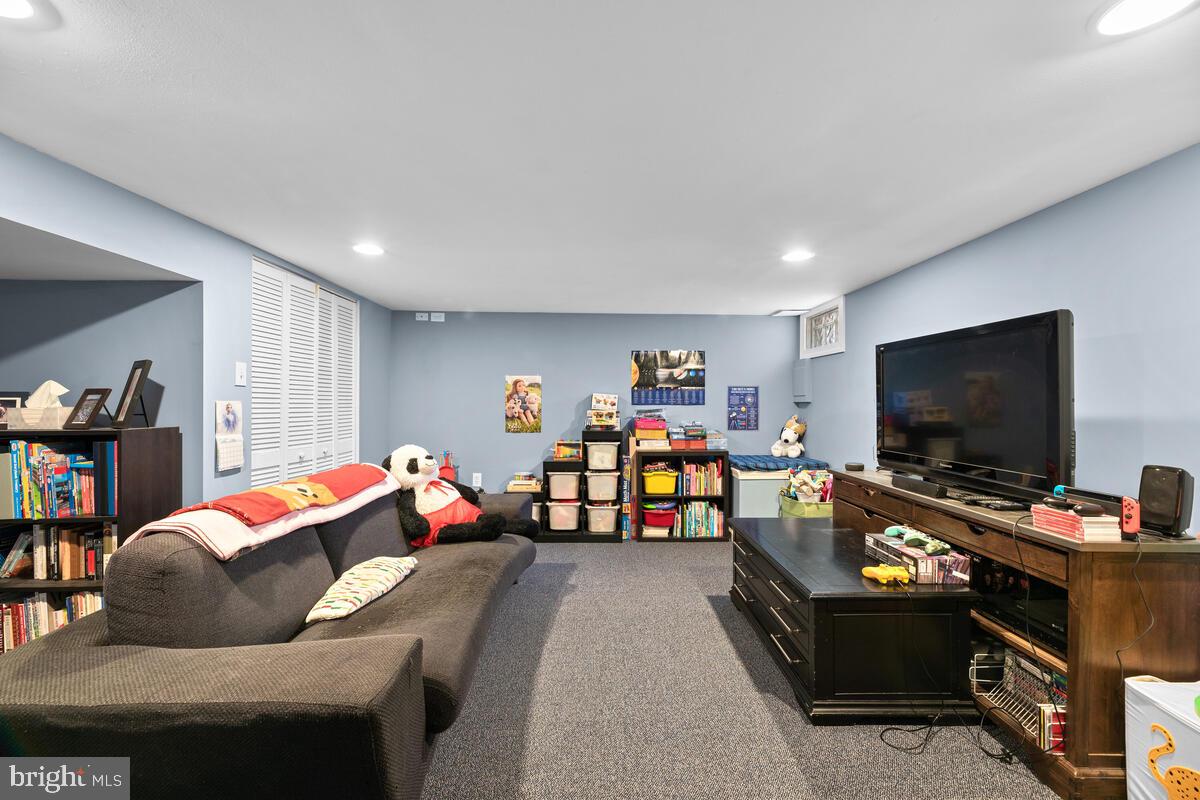 1023 Downton Road Baltimore, MD 21227 - Photo 22 of 37