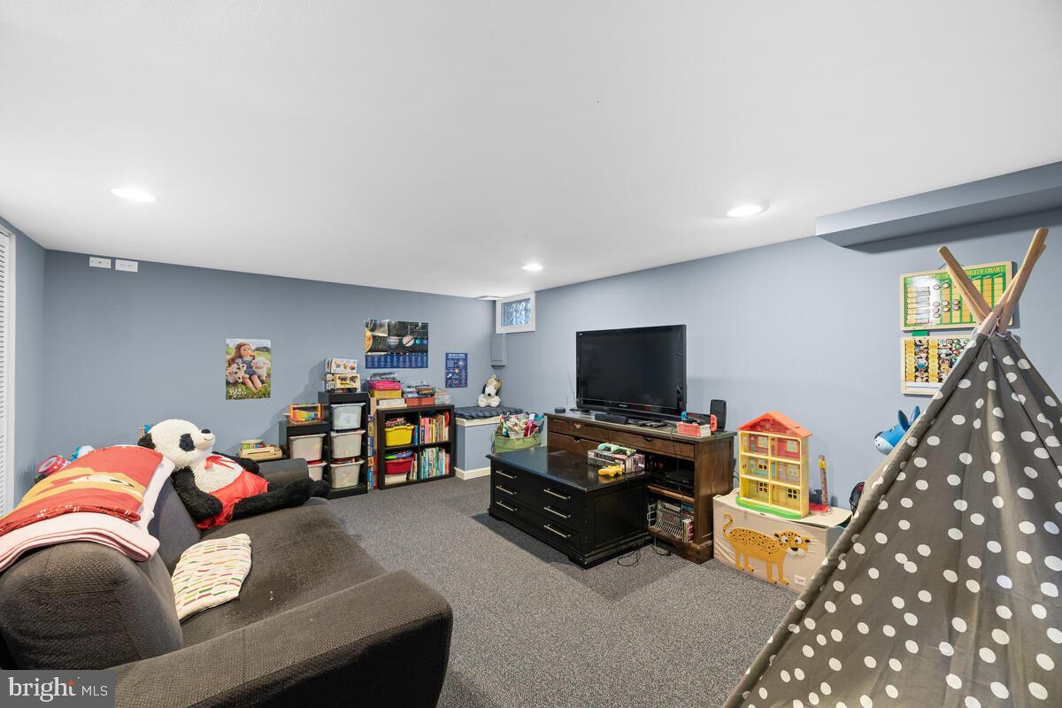1023 Downton Road Baltimore, MD 21227 - Photo 23 of 37
