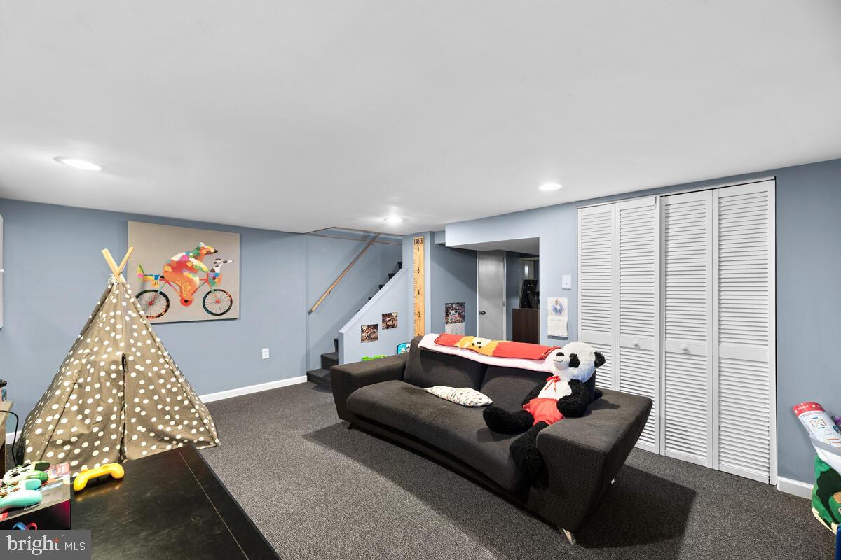 1023 Downton Road Baltimore, MD 21227 - Photo 24 of 37