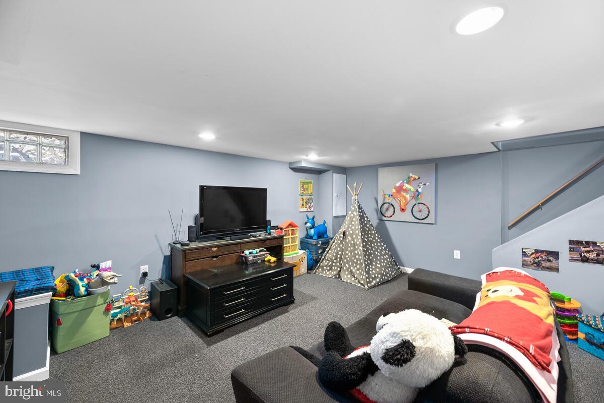 1023 Downton Road Baltimore, MD 21227 - Photo 25 of 37