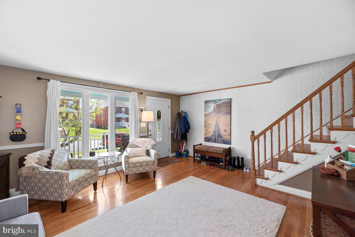 1023 Downton Road Baltimore, MD 21227 - Photo 5 of 37