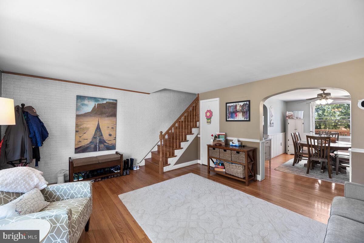 1023 Downton Road Baltimore, MD 21227 - Photo 6 of 37