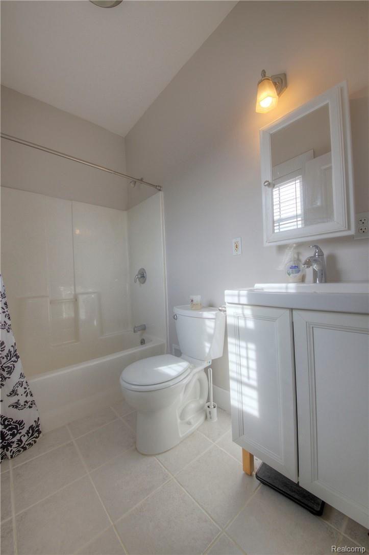 7326 Green Road Fenton, MI 48430 - Photo 31 of 42 930A6295_6_7.jpg