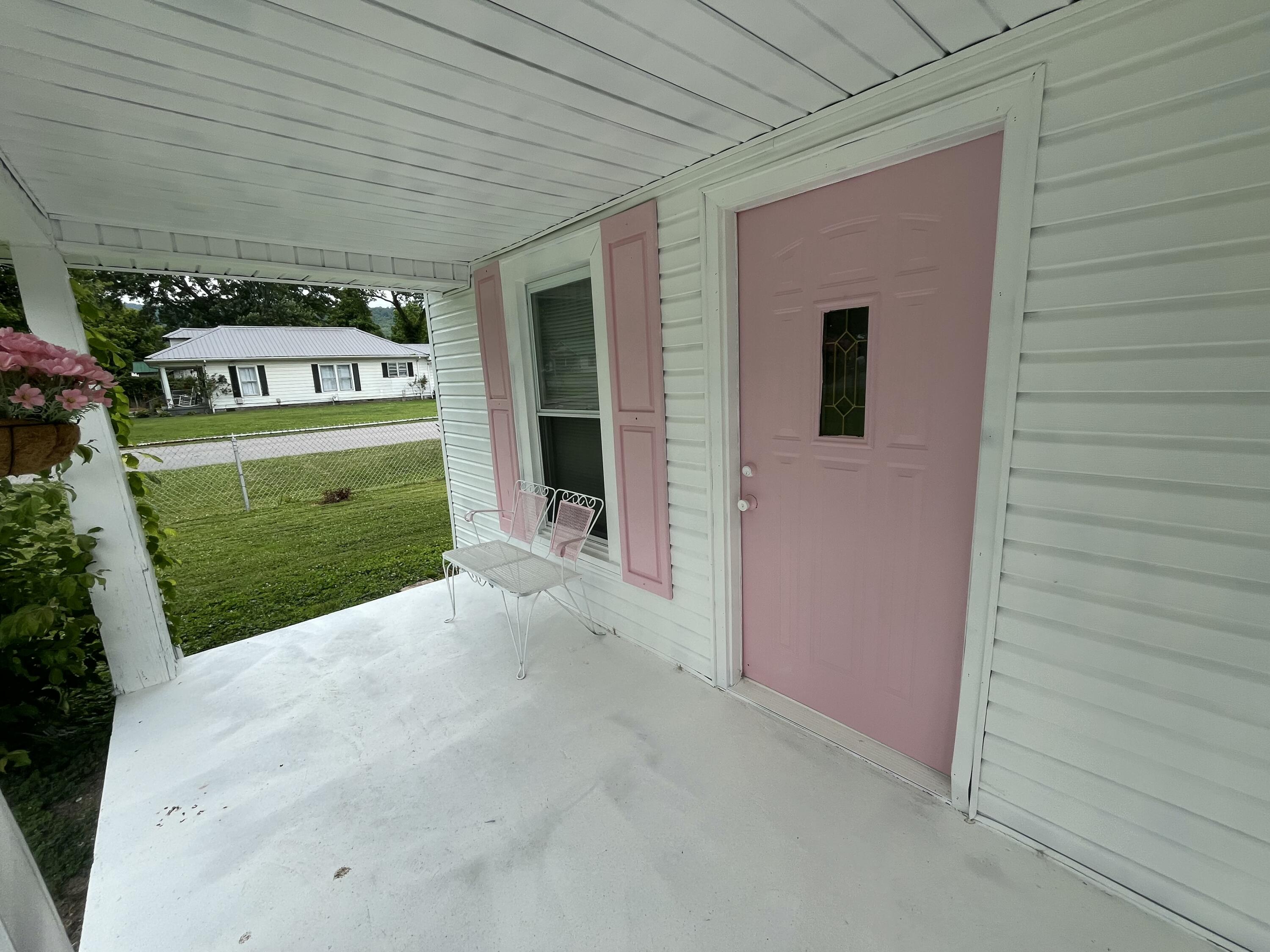 1720 Exeter Avenue Middlesboro, KY 40965 - Photo 7 of 46 IMG_0027