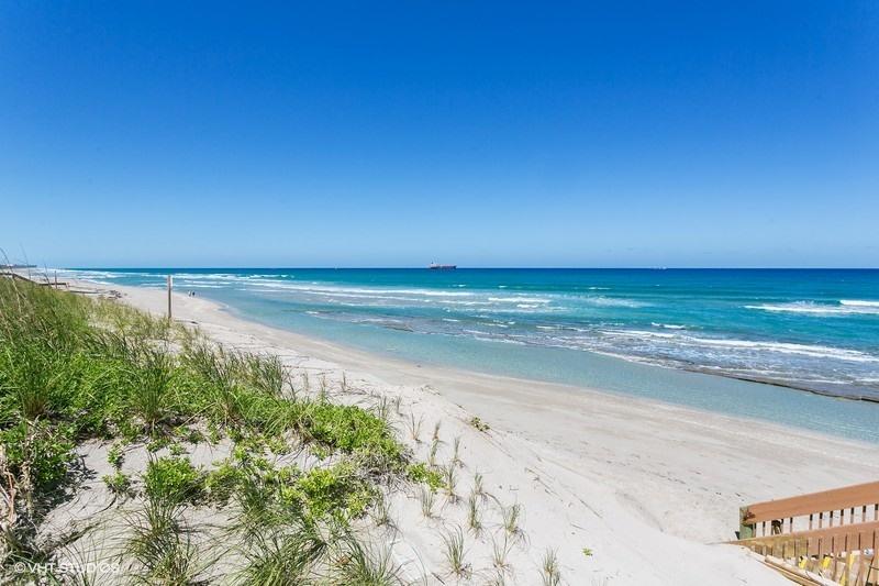 5510 North Ocean Drive, Unit 3D Singer Island, FL 33404 - Photo 19 of 31 Beautiful Beach